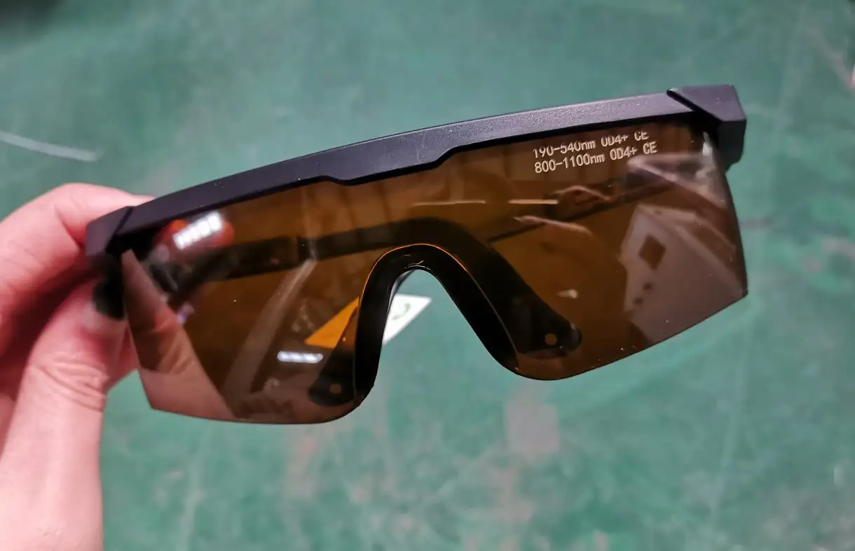 Lunettes de protection OD4+ fournies de série avec chaque machine de notre gamme